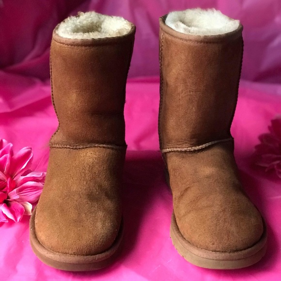 UGG Shoes - Ugg size 6 classic Chesnut OFFERS WELCOME